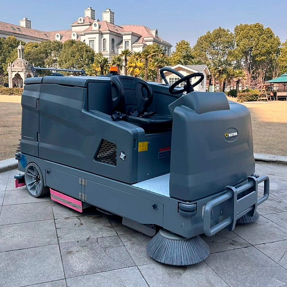 Подметально-поломоечная машина ASTOR G10 Comfort