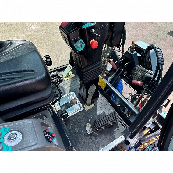 Подметальная дизельная машина ASTOR Z 1500 Titan